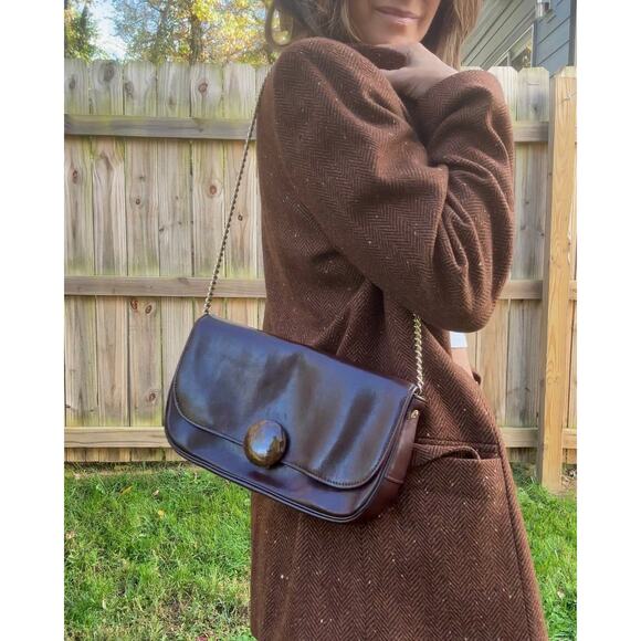 Vintage Chocolate Leather Shoulder Bag with Sculptural Faux Stone Clasp - Picture 3 of 5